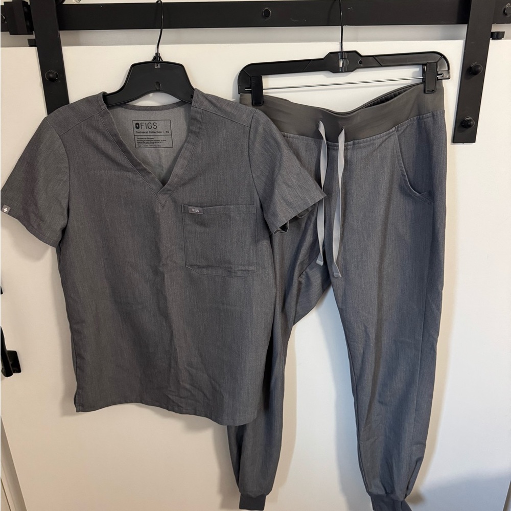 FIGS Gray Scrub Set